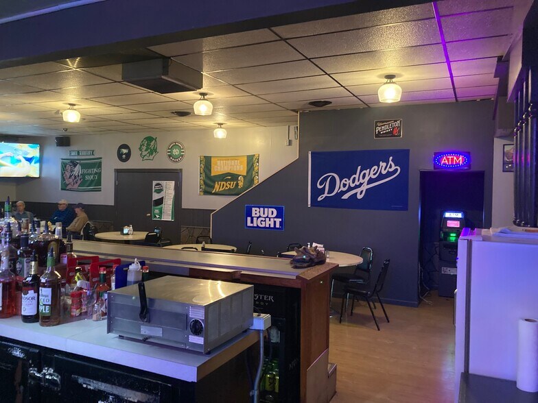 More Photos Of 220 Towner Ave, Larimore Flex For Sale