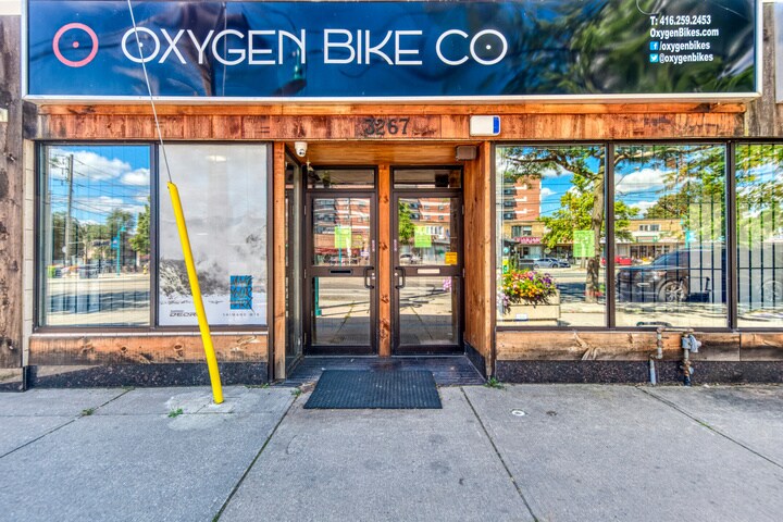 More Photos Of 3267 Lake Shore Blvd W, Toronto Storefront For Sale