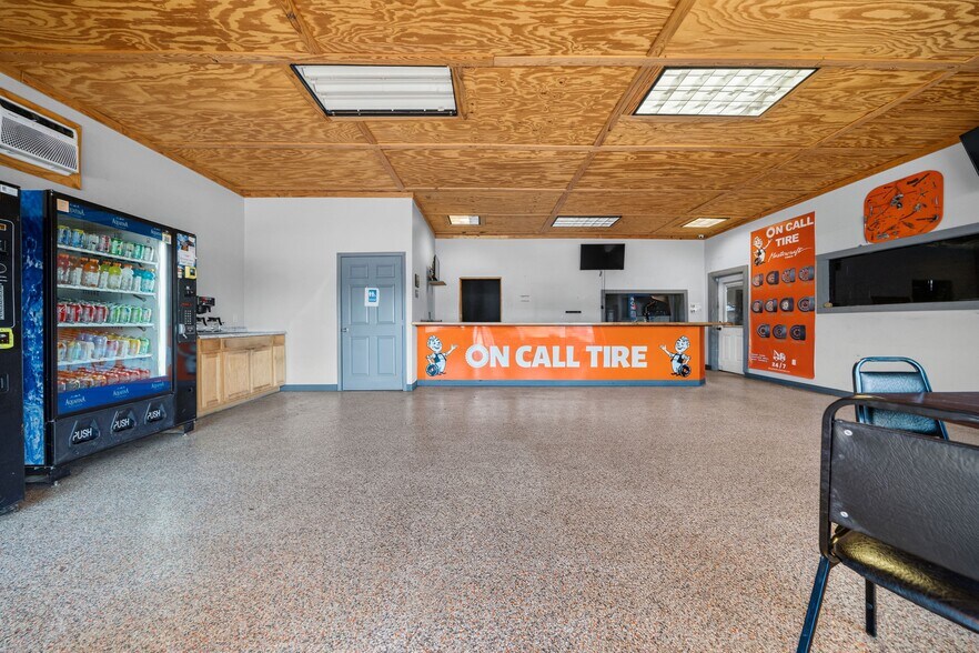 More Photos Of 679 Highway 365, Mayflower Office For Sale