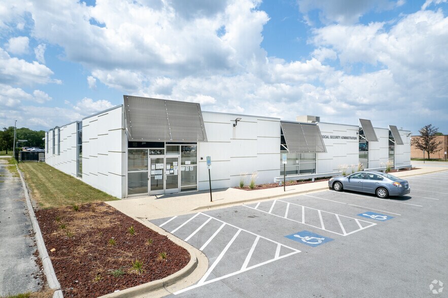 Primary Photo Of 104 S Halsted St, Chicago Heights Office For Sale