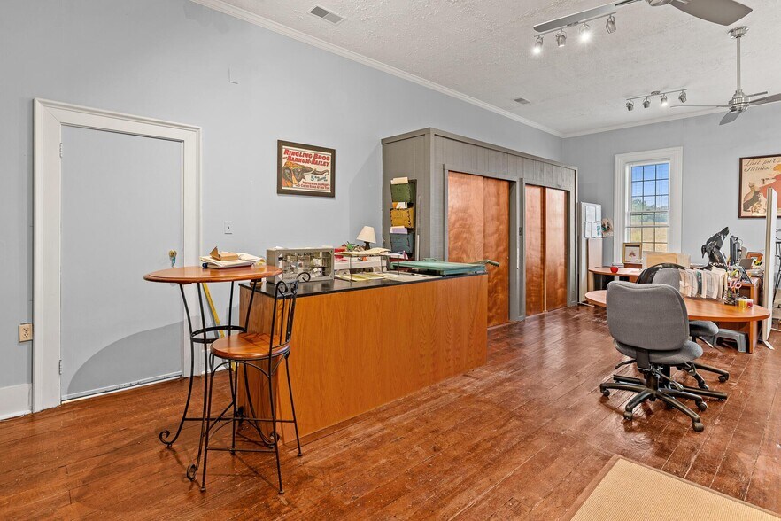 More Photos Of 1550 Lewis Center Rd, Lewis Center Freestanding For Sale