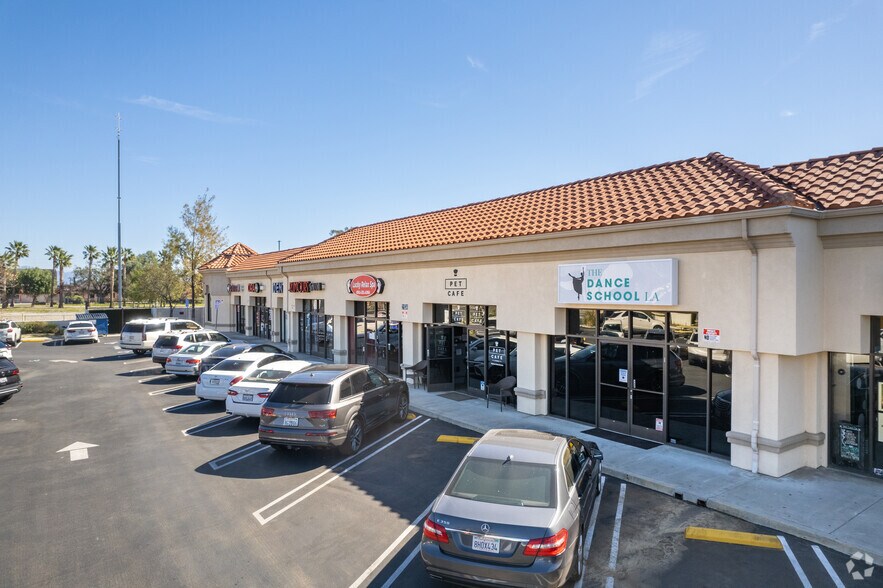 More Photos Of 21514-21534 Devonshire St, Chatsworth Storefront For Lease