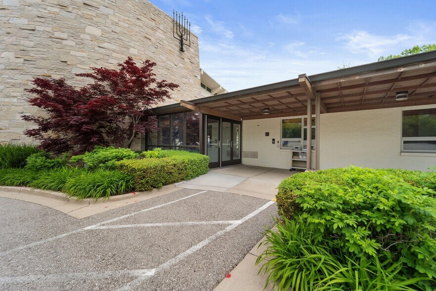 More Photos Of 8223 N Port Washington Rd, Fox Point Religious Facility For Lease