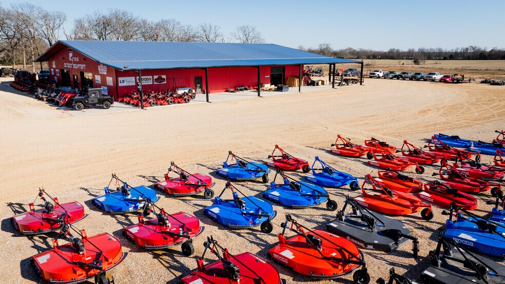 More Photos Of 1885 17th NE st, Paris General Retail For Sale