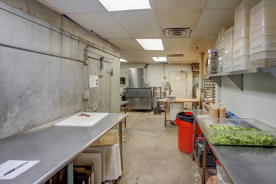 More Photos Of 921 S Arbor Vitae, Edwardsville Freestanding For Sale