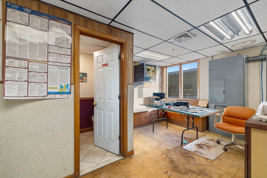 More Photos Of 45 Richards Grove Rd, Quaker Hill Service For Sale