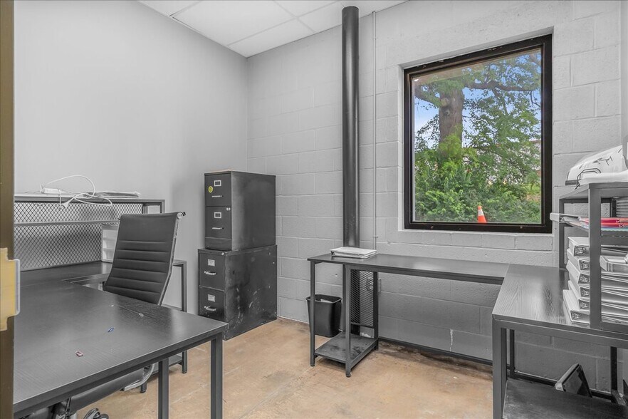 More Photos Of 1341 Hughes Ford Rd, Frederick Light Manufacturing For Sale