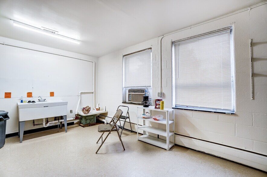 More Photos Of 1106 E High St, Springfield Schools For Sale