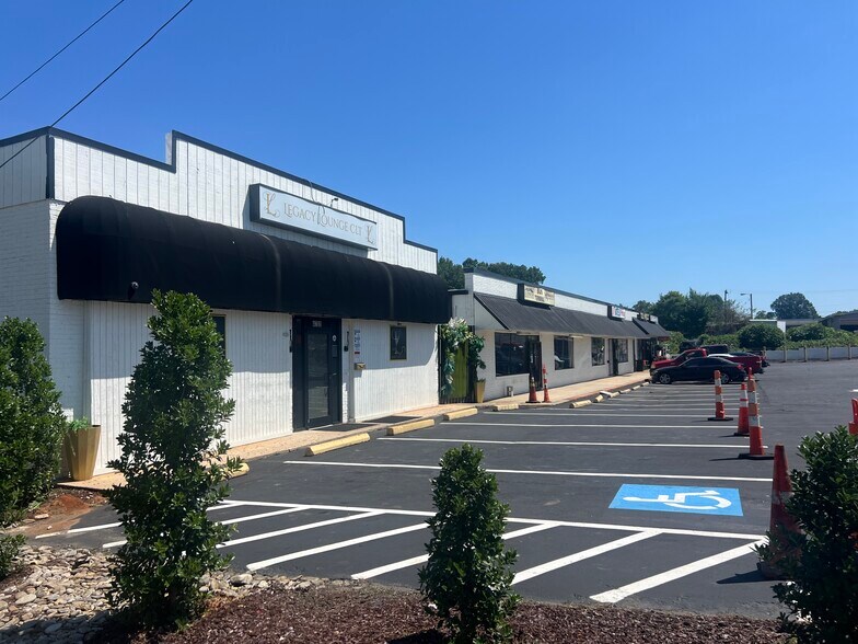 More Photos Of 4701 N Tryon St, Charlotte Unknown For Lease