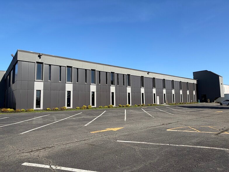 More Photos Of 1201 Valley Brook Ave, Lyndhurst Warehouse For Lease