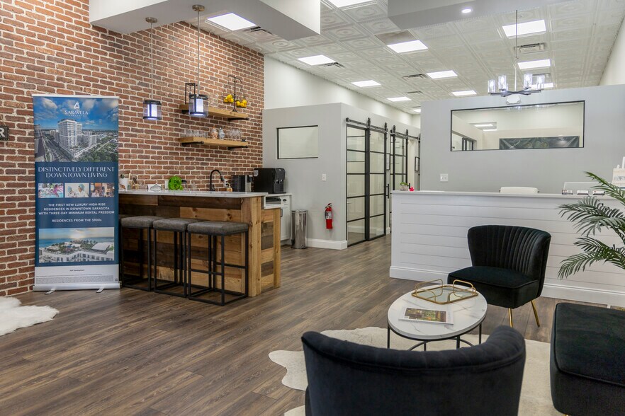 More Photos Of 1433 Main St, Sarasota Storefront For Lease