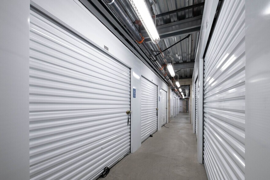 More Photos Of 960-1000 N Main St, Los Angeles Self Storage For Sale