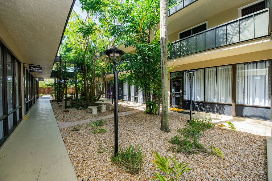 More Photos Of 2595 Tamiami Trl, Port Charlotte Apartments For Lease