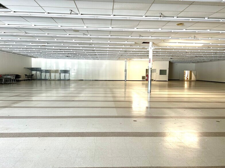 More Photos Of 1604-1662 Norton Rd, Stow Freestanding For Lease