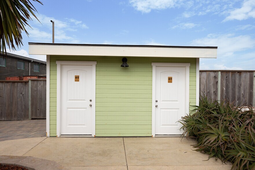 More Photos Of 7550-7552 Sandholdt Rd, Moss Landing Specialty For Sale