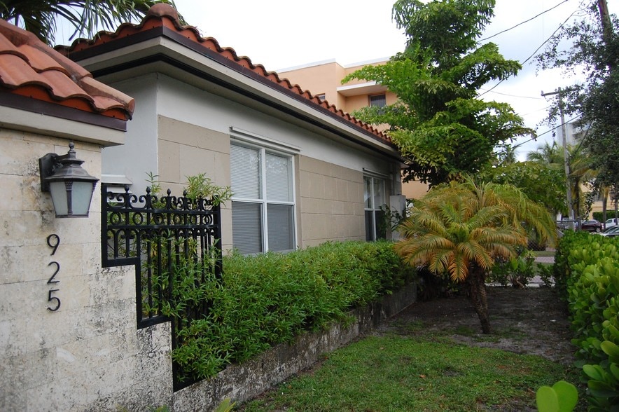 More Photos Of 965 Marseille Dr, Miami Beach Apartments For Sale