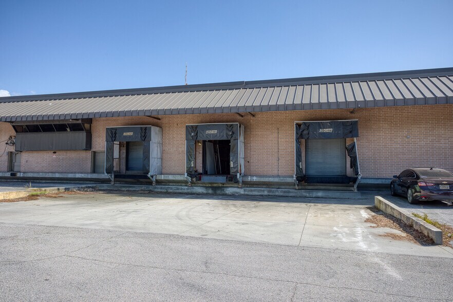 More Photos Of 1800 University Pky, Sarasota Warehouse For Sale