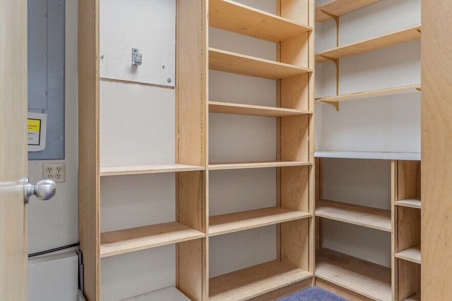 More Photos Of 320 Phillips St, North Kingstown Medical For Sale