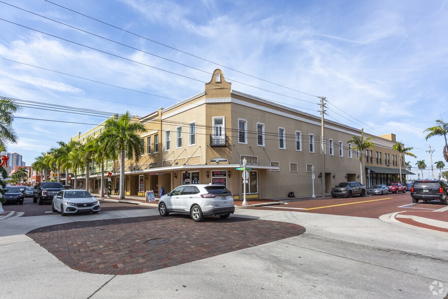 More Photos Of 2247-2287 1st St, Fort Myers Office Residential For Lease