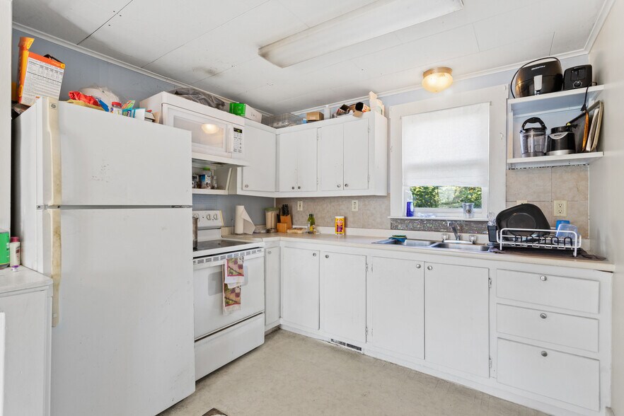 More Photos Of 107 Maple St, Barnstead Restaurant For Sale