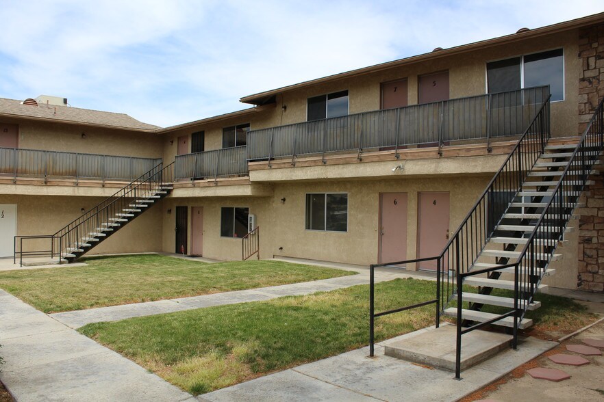 Primary Photo Of 15771 Kasota Rd, Apple Valley Apartments For Sale