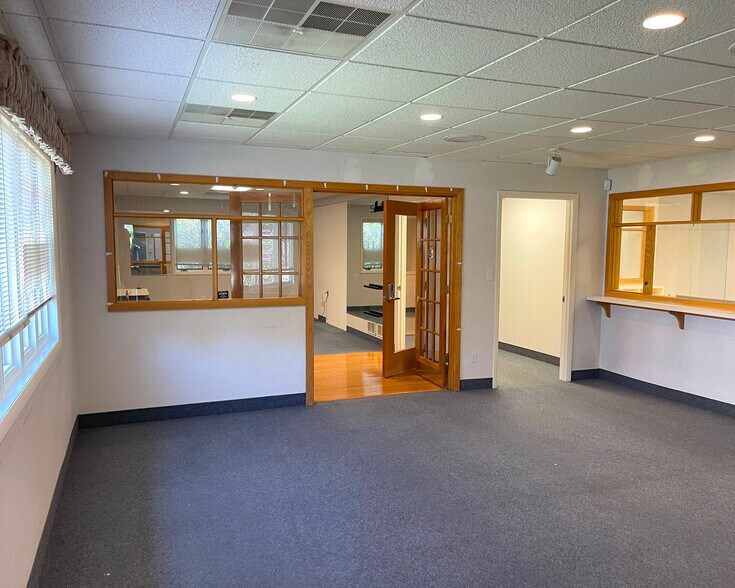 More Photos Of 800 Coventry Dr, Phillipsburg Office For Sale