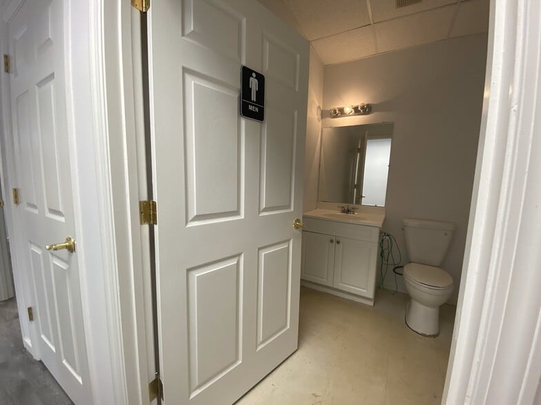 More Photos Of 4171-4193 Crescent Dr, Saint Louis Medical For Sale