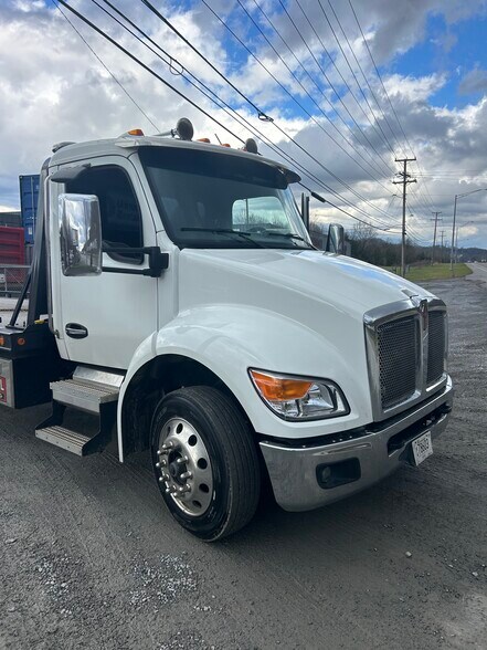 More Photos Of 160 Lynn Rd, Johnson City Manufacturing For Sale