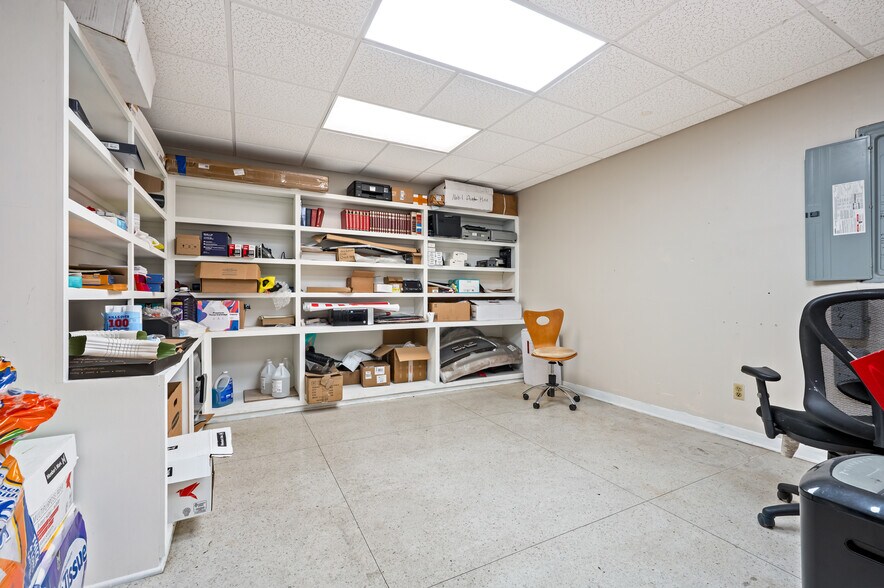 More Photos Of 411 Spencer Hwy, South Houston Auto Dealership For Lease