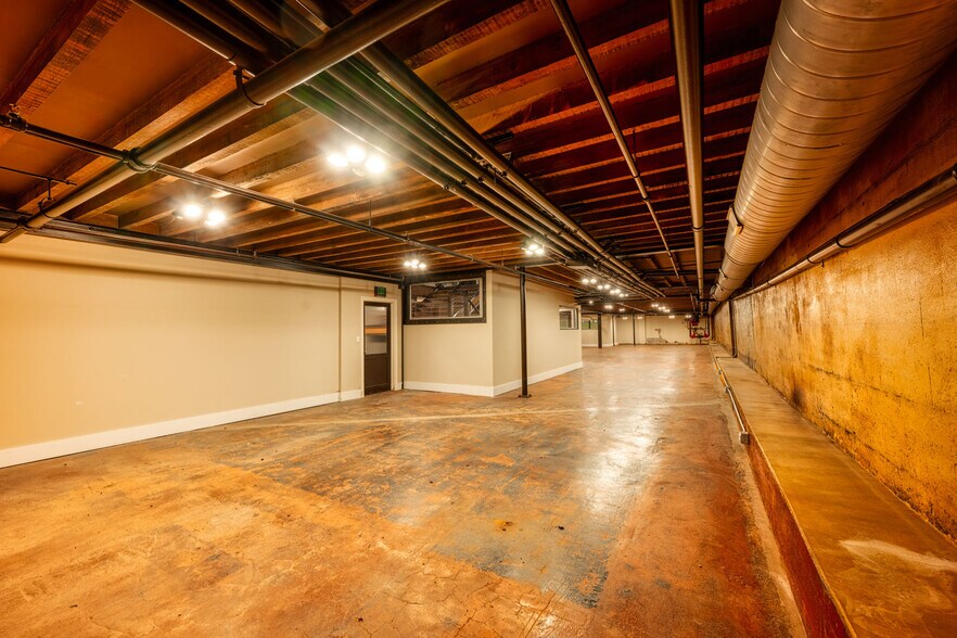 More Photos Of 247 Broad St, Kingsport Loft Creative Space For Sale