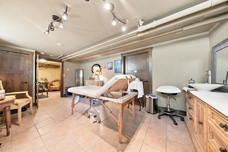More Photos Of 1208 Grand Ave, Saint Paul Storefront Retail Office For Sale