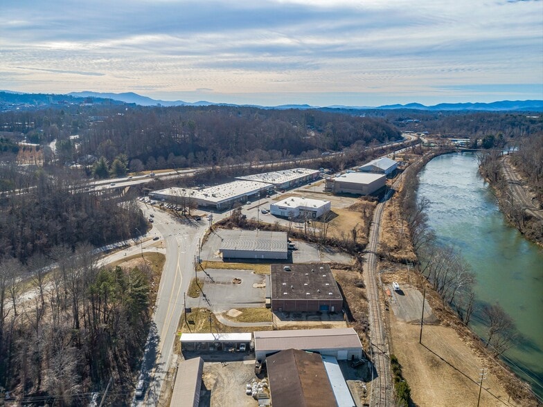 More Photos Of 840 Riverside Dr, Asheville Warehouse For Sale