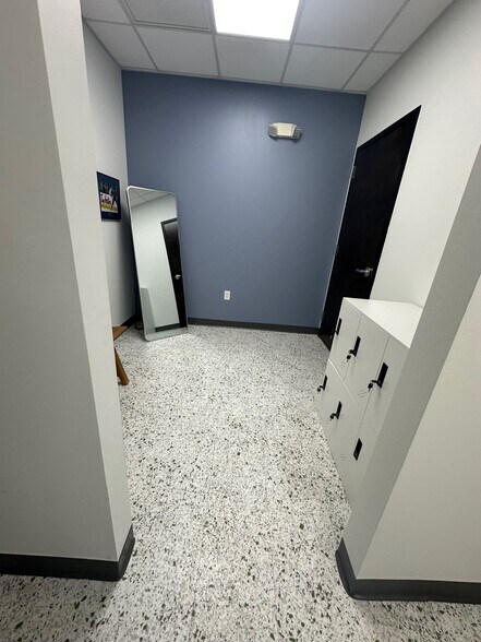 More Photos Of 733 Green Crest Dr, Westerville Research And Development For Lease