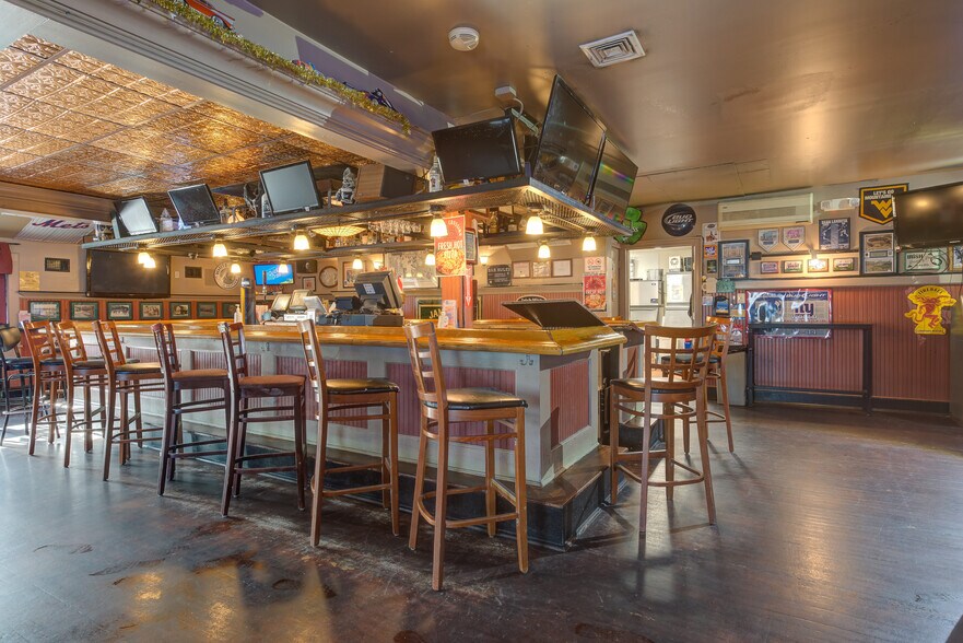 More Photos Of 83 Pulaski Rd, Kings Park Bar For Sale