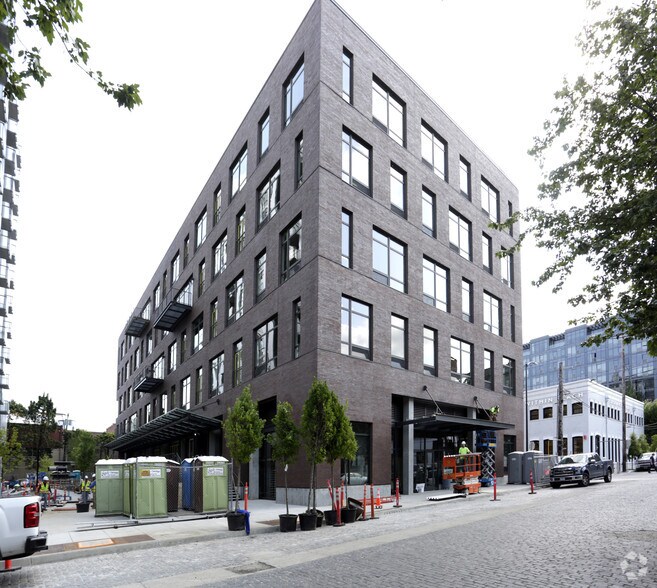 More Photos Of 850 NW 13th Ave, Portland Office For Lease