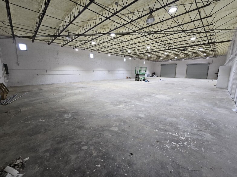 More Photos Of 5401 Sligh Ave, Tampa Industrial For Lease