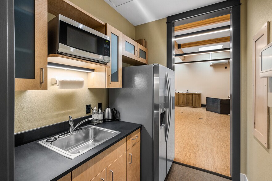 More Photos Of 387 Gallatin Park Dr, Bozeman Loft Creative Space For Sale