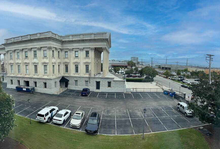 More Photos Of 2 Cumberland St, Charleston Office For Lease