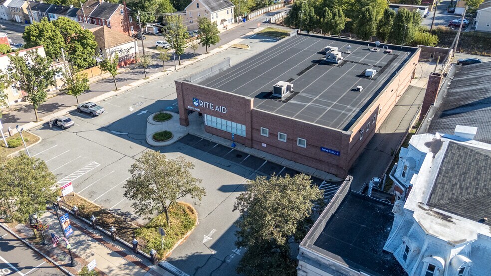 More Photos Of 340 E High St, Pottstown Drugstore For Lease