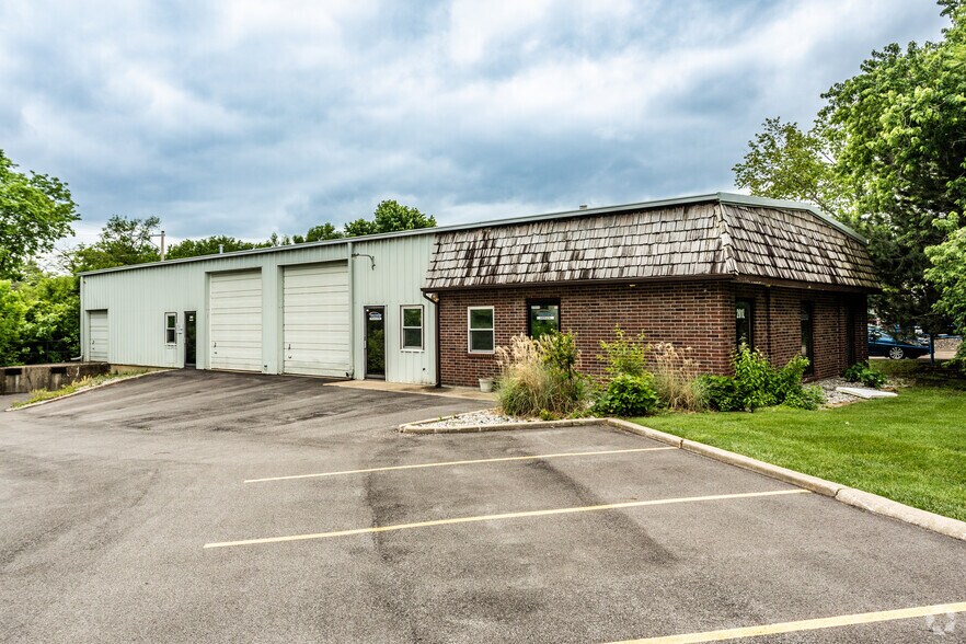 Primary Photo Of 2018 E Prairie Cir, Olathe Light Manufacturing For Sale