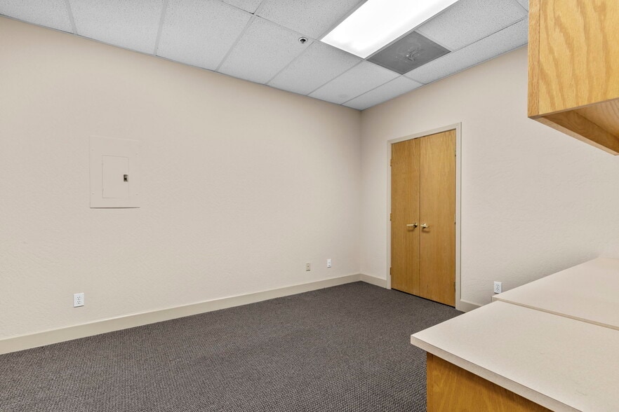 More Photos Of 13620 Lincoln Way, Auburn Office For Lease