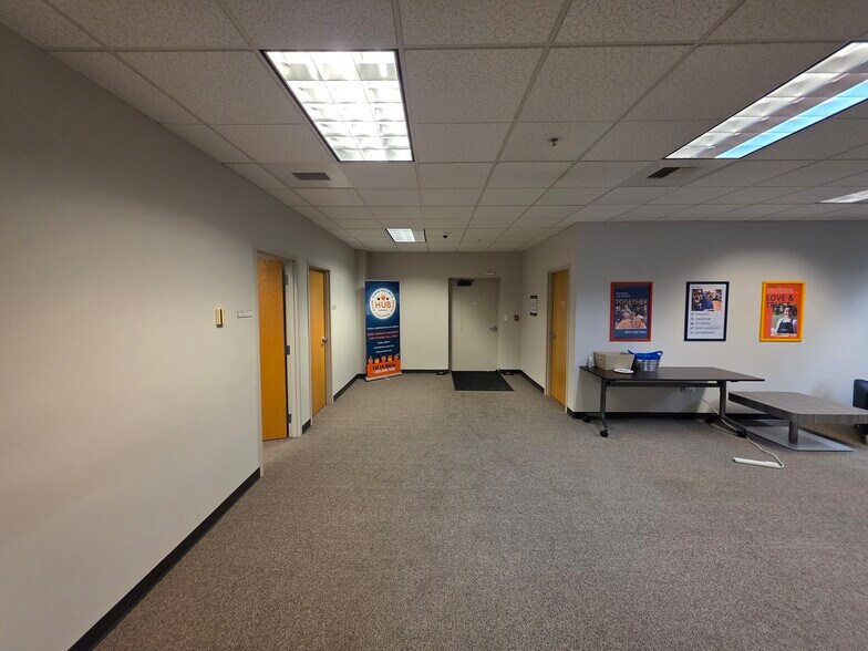 More Photos Of 1009 N Center Pky, Kennewick Office For Lease