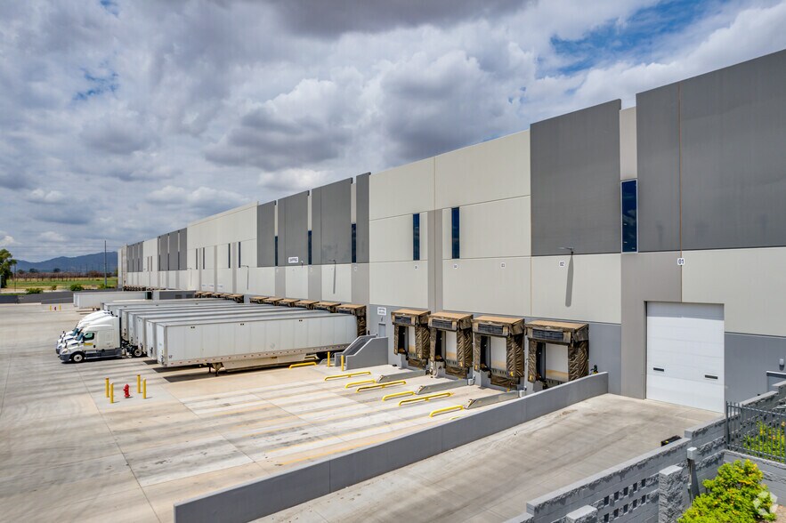 More Photos Of 17017 W Indian School Rd, Goodyear Distribution For Lease