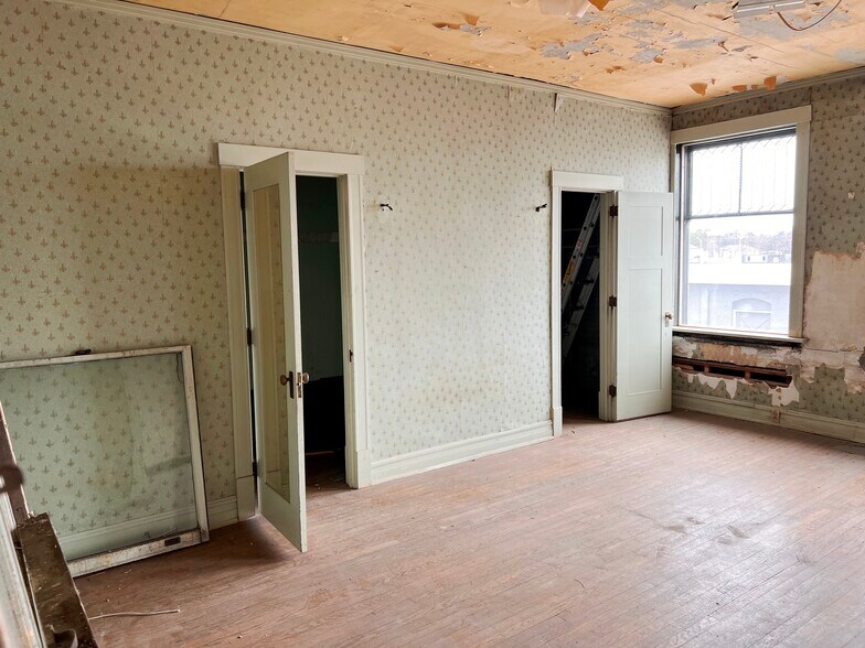 More Photos Of 704 Front St, Brainerd Storefront Retail Residential For Sale