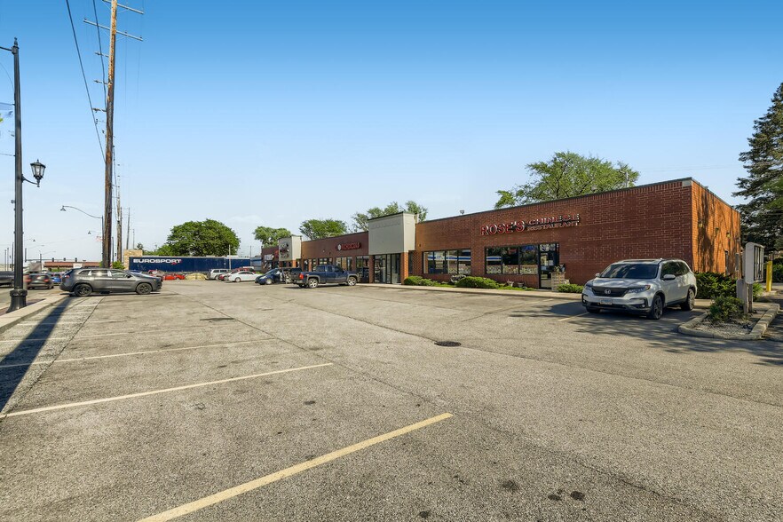 More Photos Of 110-154 W Irving Park Blvd, Bensenville General Retail For Lease