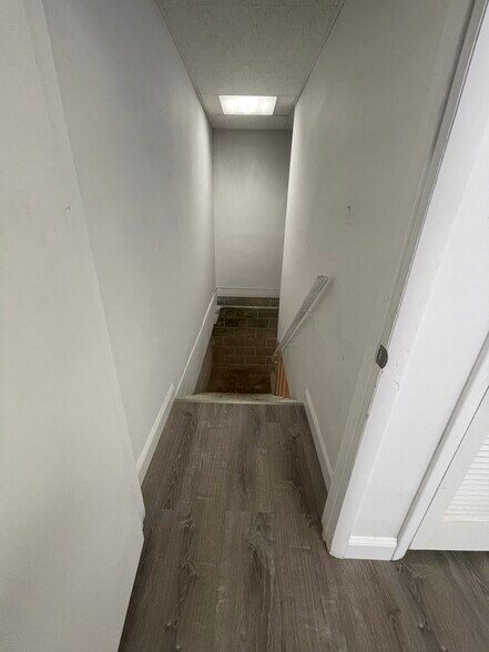 More Photos Of 12 N Black Horse Pike, Runnemede Storefront Retail Residential For Lease