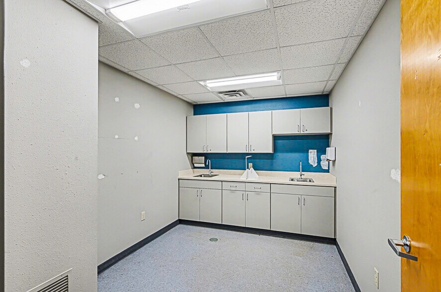 More Photos Of 2906 Washington Blvd, Belpre Medical For Sale