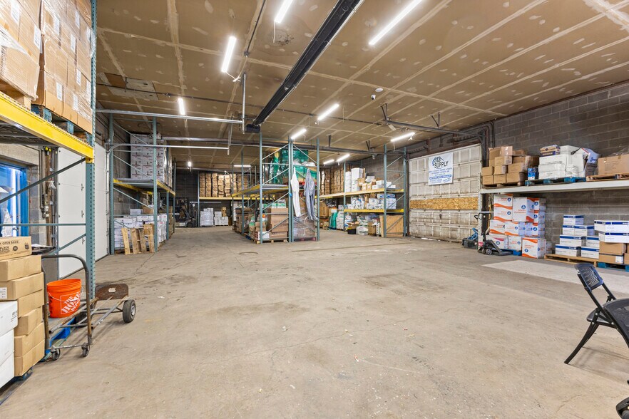 More Photos Of 26289 W Eight Mile Rd, Redford Township Manufacturing For Lease
