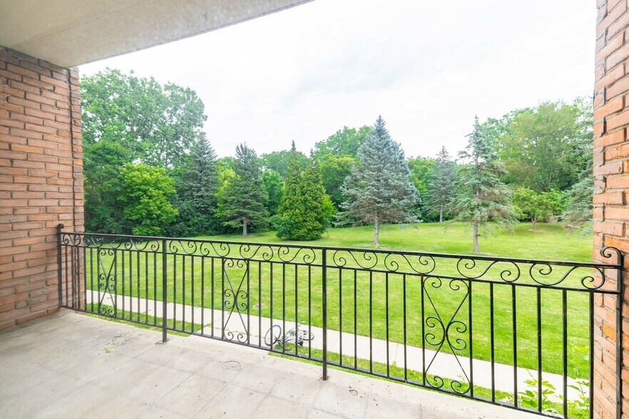 More Photos Of 3651 Balfour Ct, Flint Multifamily For Sale