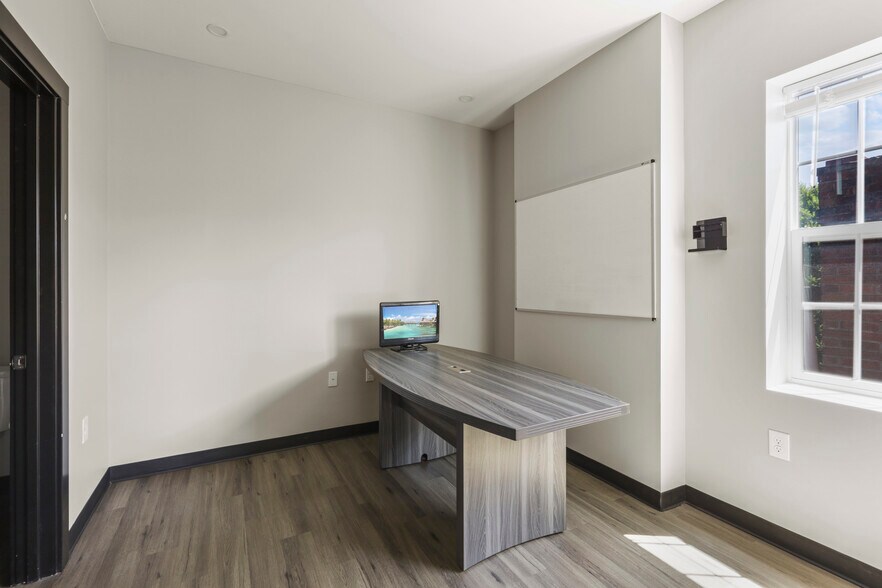 More Photos Of 1386 E Main St, Columbus Office For Lease